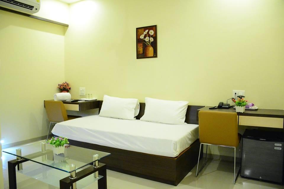 Hotel Ramkrishna Executive Barsi Bagian luar foto